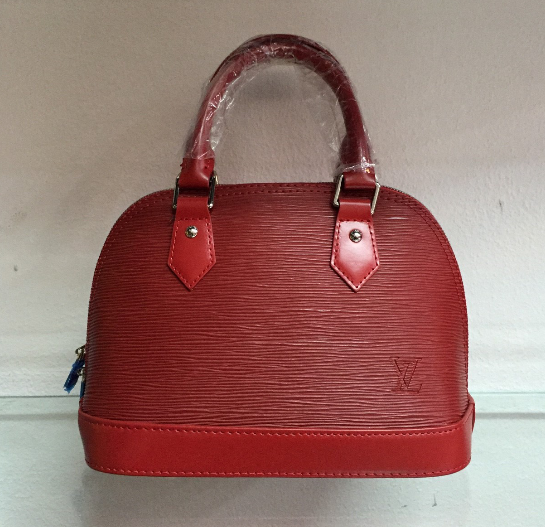 กระเป๋า lv alma bb epi ลายไม้ 10 นิ้ว พร้อมสายสะพายยาว สอบถามสีได้ค่ะสต๊อกของเปลี่ยนตลอด