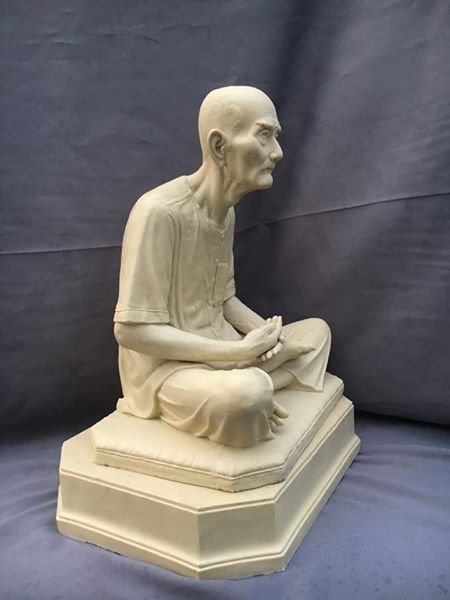 รูปหล่อ เซียนแปะโรงสี วัดศาลเจ้า รุ่นเจ้าสัวฟ้าประทาน ปี2560 เนื้อเรซิ่น สีงาช้าง (ขนาดองค์บูชาหน้าตัก 12นิ้ว องค์ขนาดใหญ่)