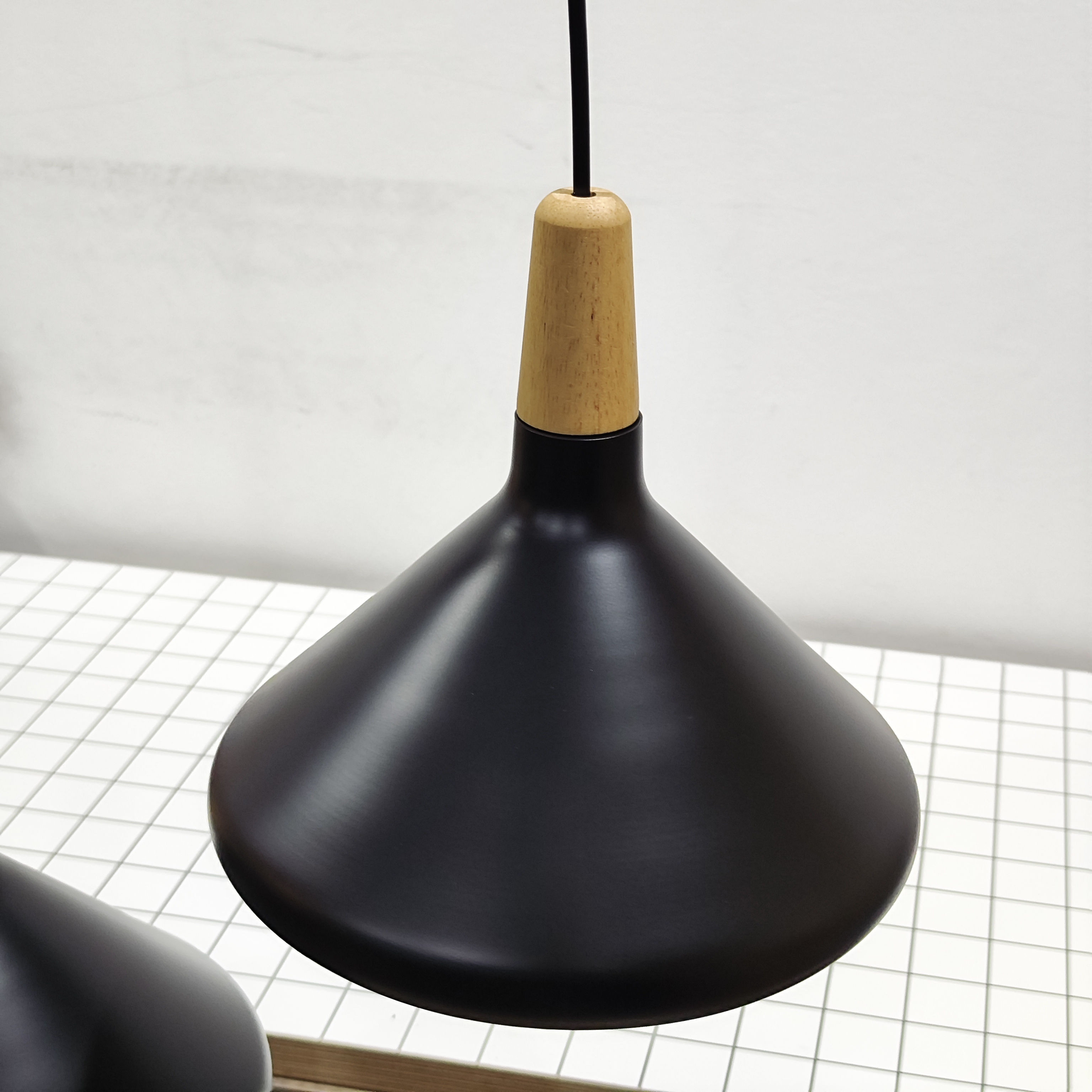 โคมไฟแขวนเพดานกว้าง 27cm มีจุกไม้ [RG2726]