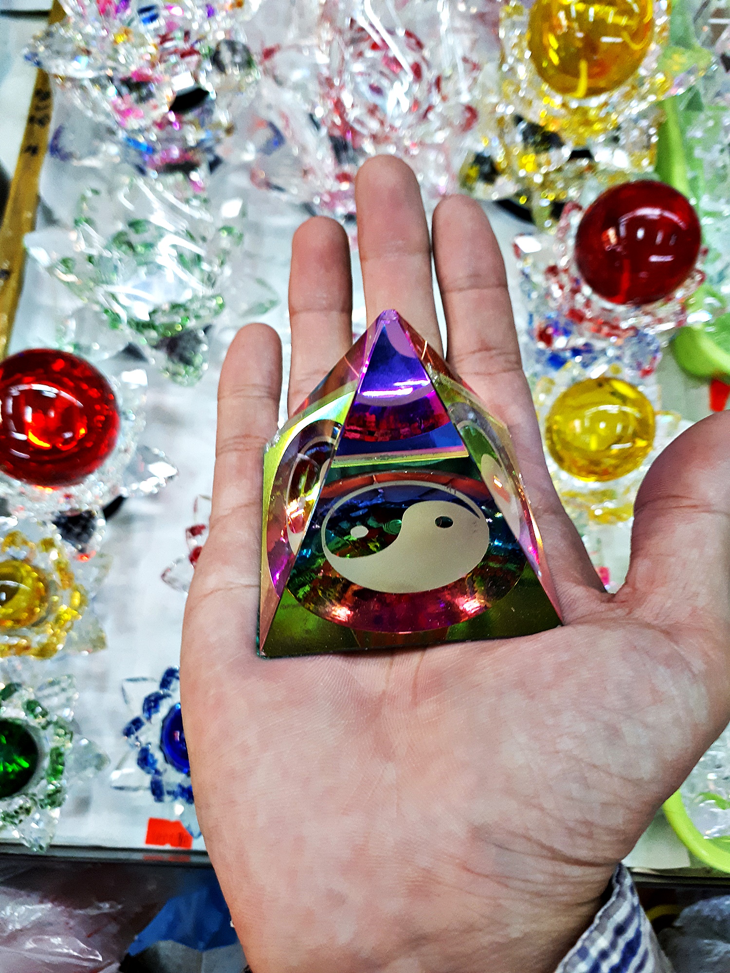 แก้ว พีระมิด สามเหลี่ยม ลาย หยินหยาง ปรับเสริม ฮวงจุ้ย