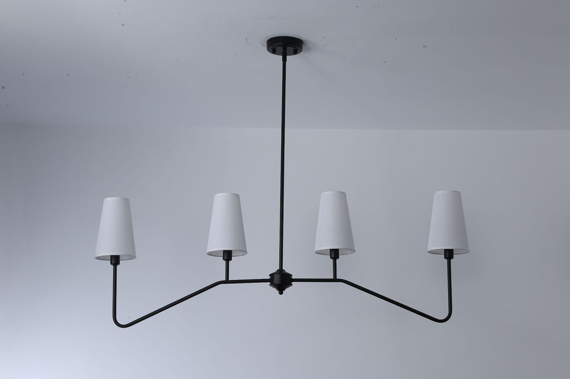 โคมไฟแขวนเพดานโครงเหล็กสไตล์อเมริกันหัวโคมทรงกรวยผ้าสีขาว [RN-6813]