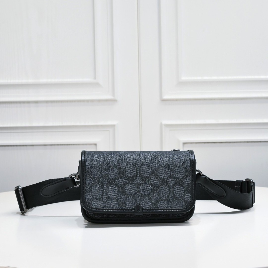 Coach Charter Phone Crossbody (แอดไลน์ก่อนสั่งซื้อ)