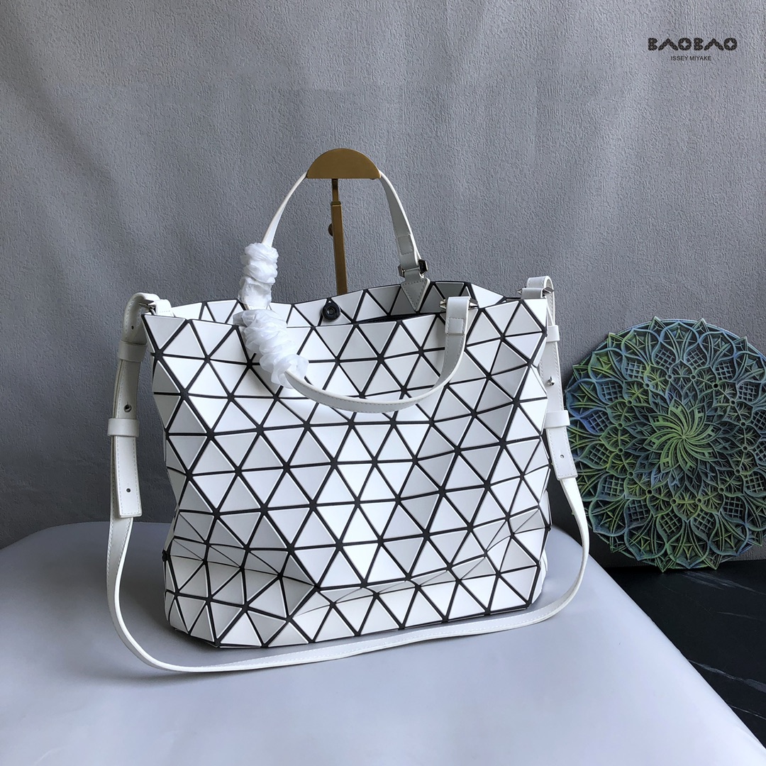 กระเป๋า issey crystal 35cm มีหลายสี