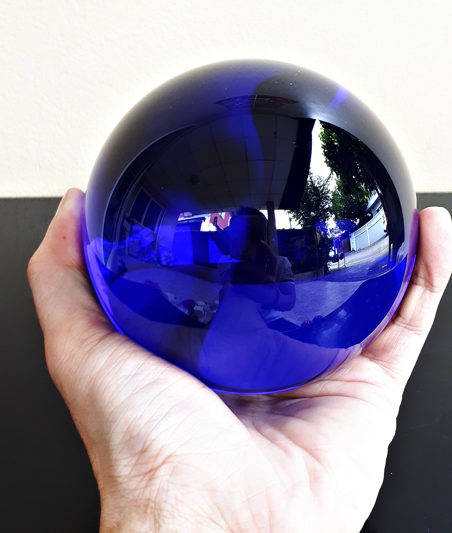 ลูกแก้ว 9 สี สีแดง สีเหลือง สีส้ม สีเขียว สีน้ำเงิน สีม่วง สีชมพู่ สีฟ้า สีดำ ขนาด 4 นิ้ว (11 ซม.) พร้อมฐานตั้งรองวาง