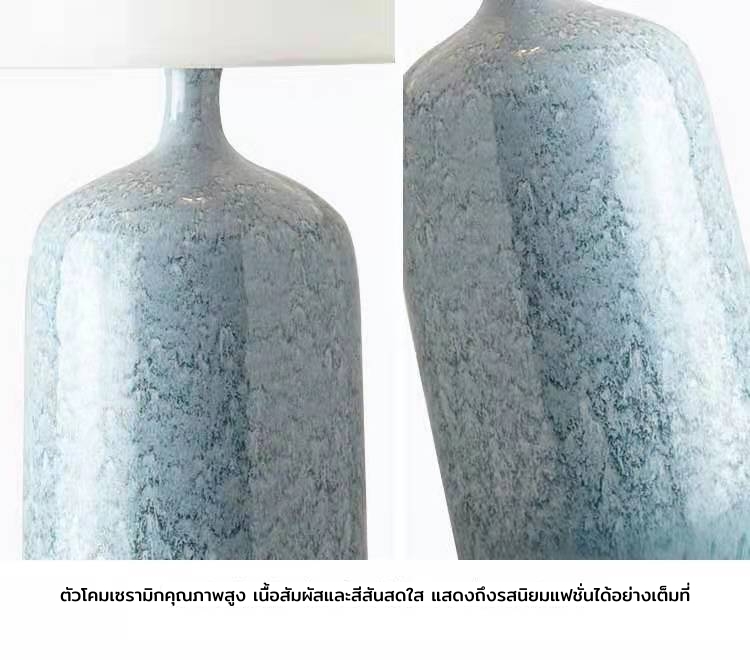 โคมไฟตั้งโต๊ะ Transitional Style ฐานวางเซรามิกทรงแจกันโทนสีฟ้าขาว โป๊ะผ้าโทนสีขาวทรงกระบอกกว้างแบบ Drum Shade [TBLX-0232]