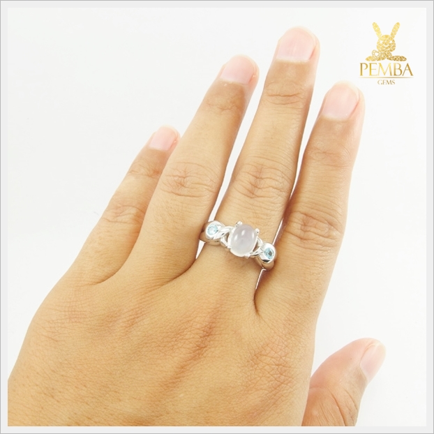 แหวนมูนสโตน สีขาวนวล ชวนหลงใหล