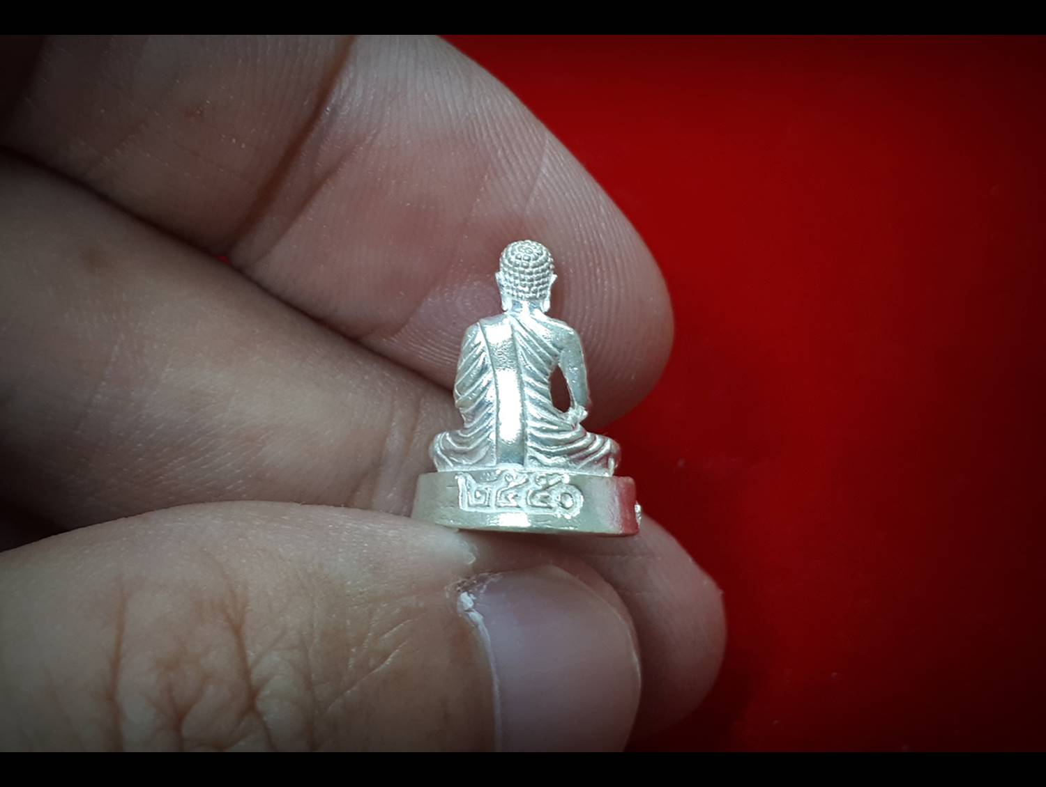 รูปหล่อ พระปัจเจกพระพุทธเจ้า รุ่นแรก เนื้อเงิน แท้ (ขนาด ห้อยคอ ลอยองค์ 1ซม) ปี2550 - หลวงพ่อเล็ก วัดท่าขนุน