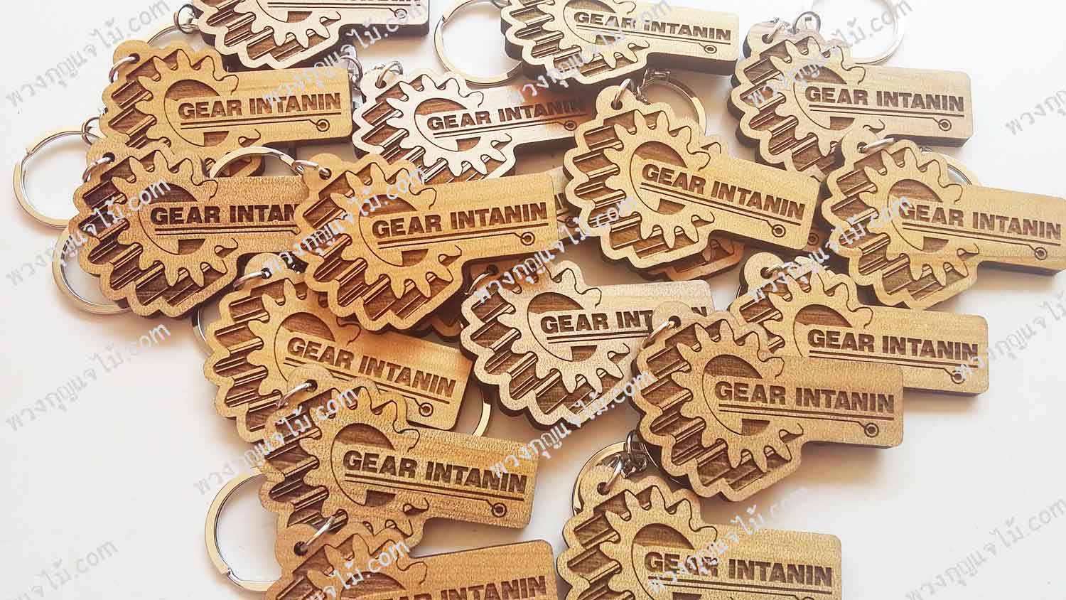 พวงกุญแจไม้ ของที่ระลึก - Gear Intanin