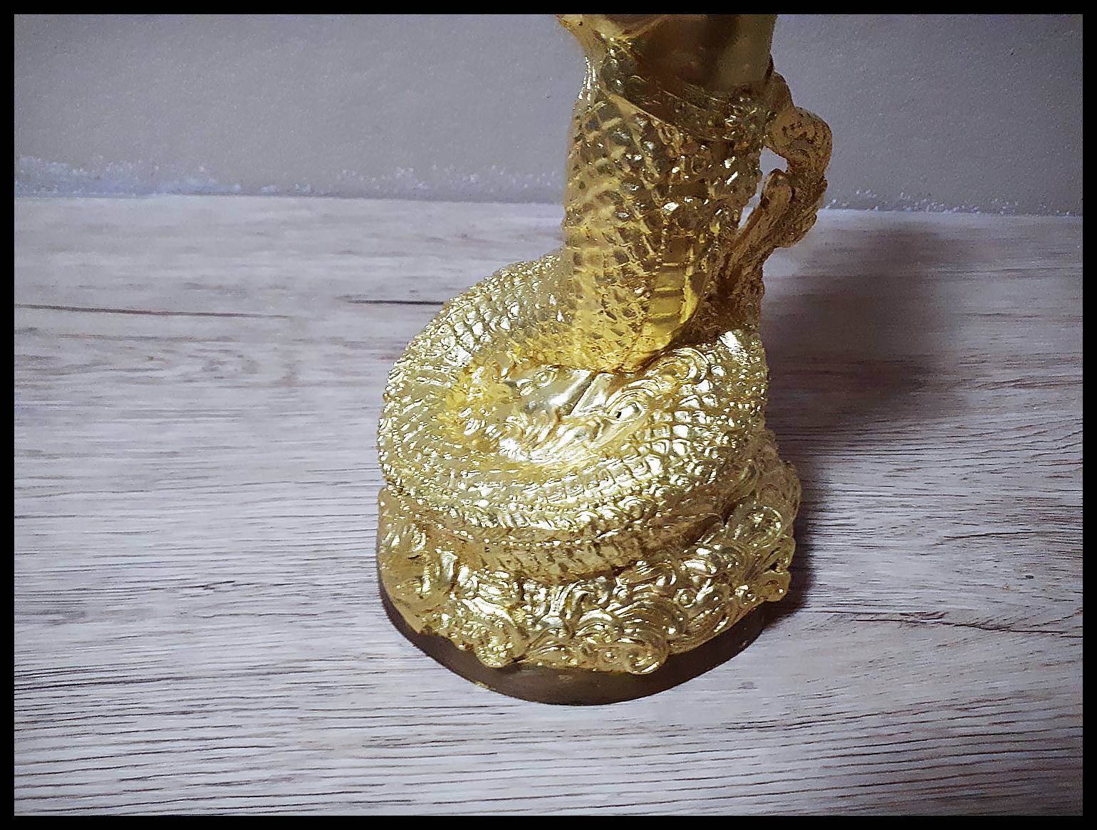 รูปหล่อ พญานาคราช ผู้ชาย ปางพรมมือ (ท่านปู่นาคา-ศรีสุทโธ) พญานาคปรก 7ตน 7เศียร โลหะทองเหลือง ปิดทอง (ขนาดบูชา สูง15นิ้ว) (ขายปลีก ขายส่ง)