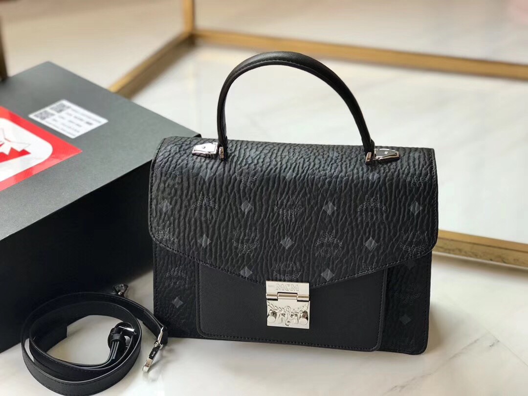 กระเป๋า mcm Patricia สะพายข้าง 10 นิ้ว