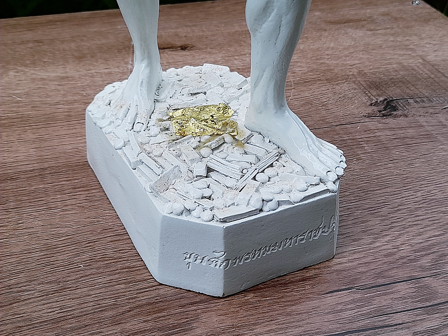 รูปหล่อ หุ่นพยนต์ขุนศึกพรหมมหาราช ปราบมาร (เชิญดวงจิตเทวดา ท่านปู่ขุนศึก ยุค นักรบไทย ของพระเจ้าพรหมมหาราช) เนื้อเรซิ่น สีขาว (ขนาดสูง14นิ้ว ฐาน3x5นิ้ว) (จัดสร้างเพียง99องค์) ปี2559 #รับประกันแท้ - หลวงพ่อหนุน วัดพุทธโมกข์