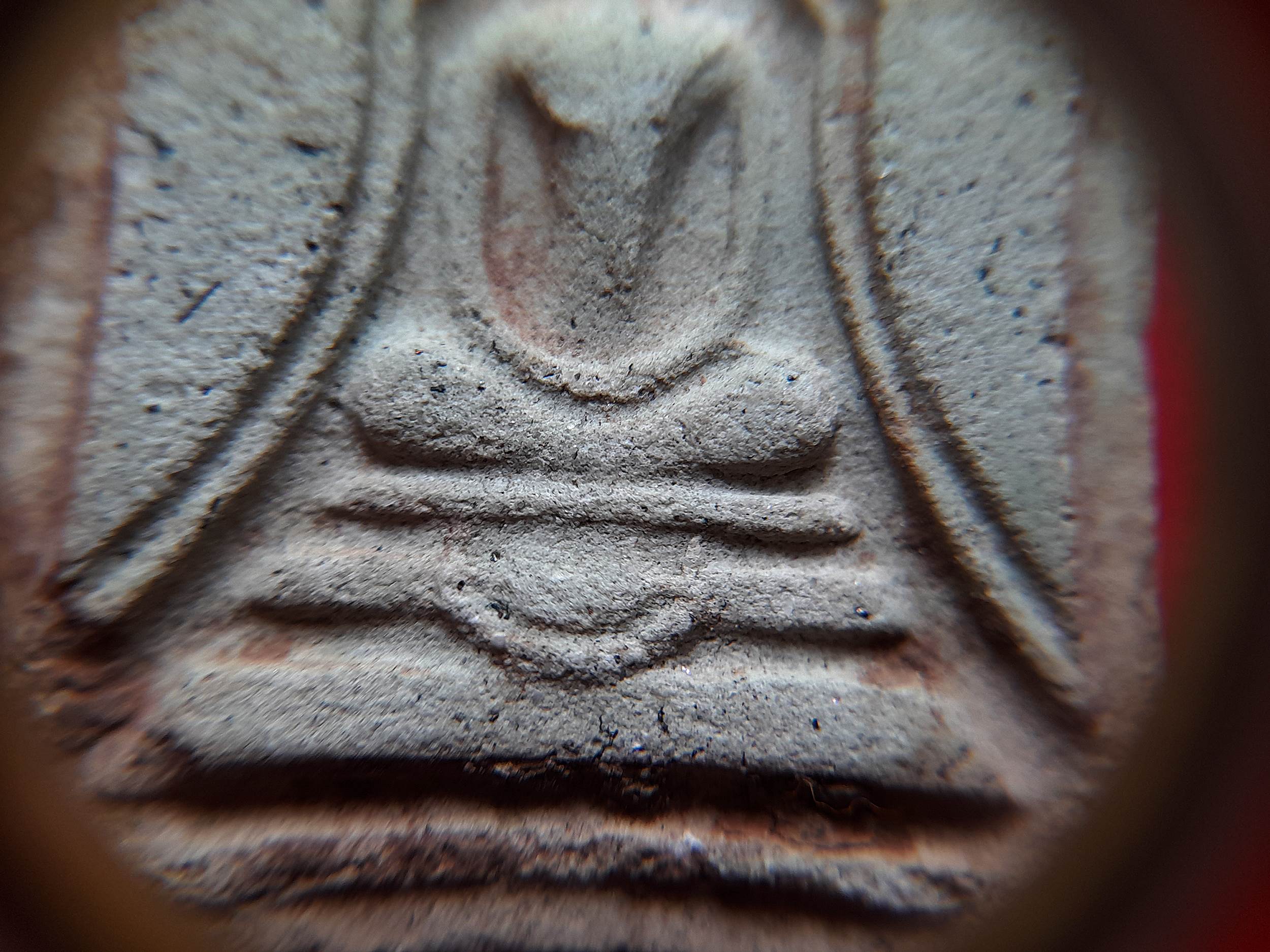 พระแหวกม่าน หลังยันต์นะพรชัย (มีเส้นผมเกศา) รุ่น2 ปี2525 (ชุดพระเครื่องที่บรรจุไห) #รับประกันแท้และทันยุค - หลวงพ่อยงยุทธ วัดเขาไม้แดง จ.ชลบุรี