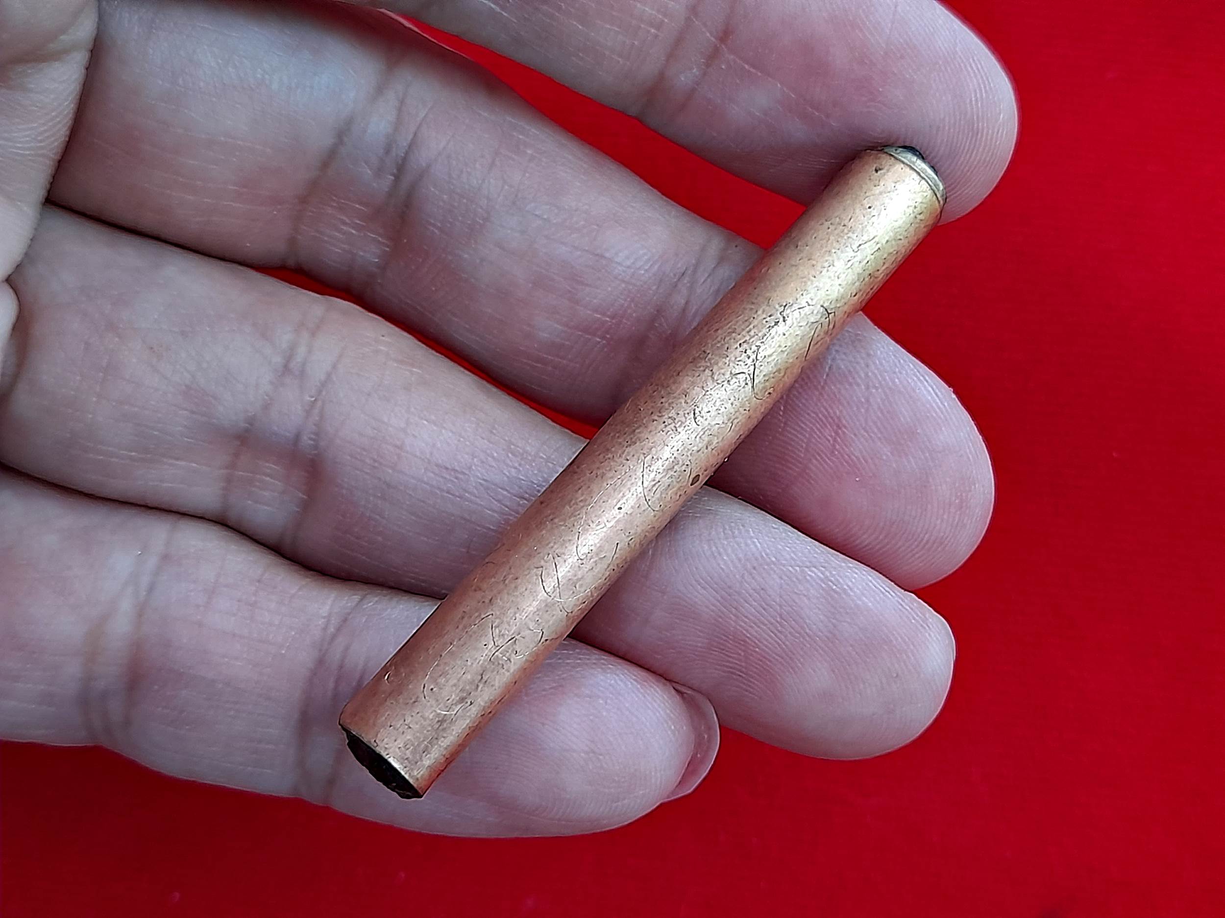 ตะกรุด "นะหน้าทอง” (ตำหรับหลวงปู่จันทร์ วัดนางหนู ) หลังยันต์ นะฤาชา” (ตำหรับหลวงปู่ศุข วัดปากคลองมะขามเฒ่า) เนื้อทองแดง ปี2566 (lสร้าง 259ดอก) รับประกันแท้ - พระอาจารย์เอราวัณ