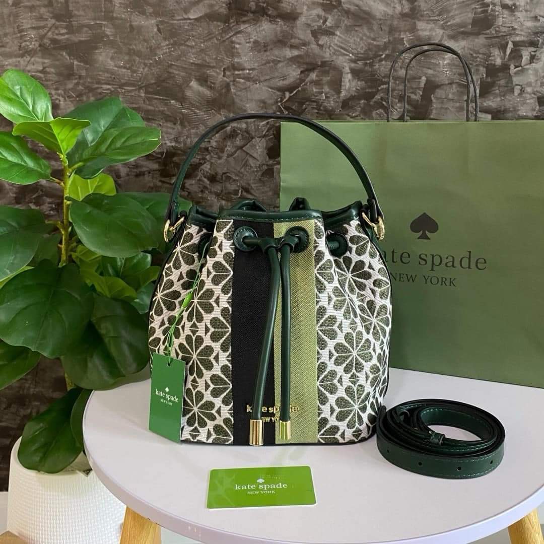 KATE SPADE NEW YORK SPADE FLOWER JACQUARD STRIPE MEDIUM BUCKET BAG (แอดไลน์ก่อนสั่งซื้อ)