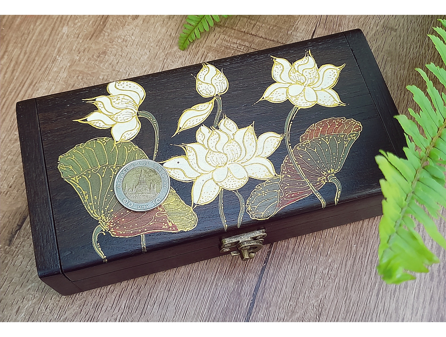 กล่อง หีบตลับกลัก เนื้อไม้สัก วาดลายดอกบัวขาว(งานฝีมือ) (ก9×ย18×ส5ซม) (ความหนาเนื้อไม้ 10มิล) - (ใส่เก็บของต่างหรือวัตถุมงคล แนวคลาสิคโบราณ วินเทจ Vintage แต่งบ้าน แต่งร้าน)