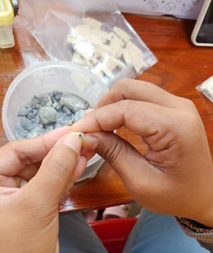 แมลงภู่ งาช้างแท้ (บรรจุเข็มทองคำ+ปรอทสำเร็จ+ยาวาสนาจินดามณี) ปี2566 #รับประกันแท้