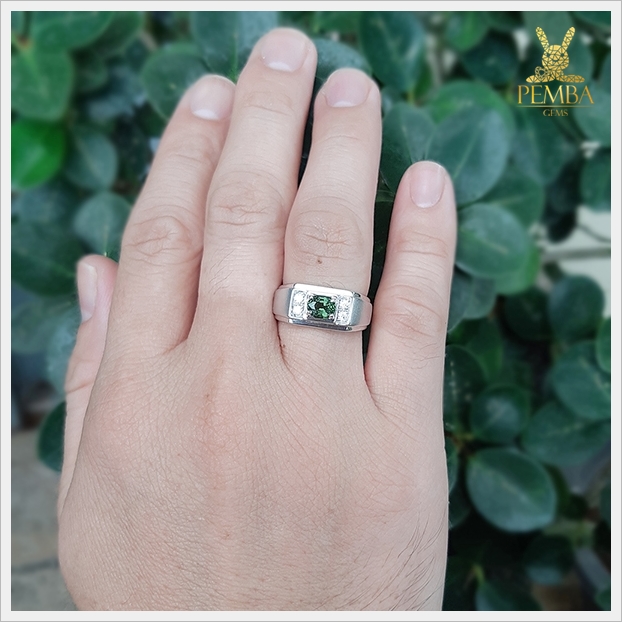 แหวนเขียวส่องแท้ เงินแท้ ชุบทองคำขาว แหวนพลอยแท้