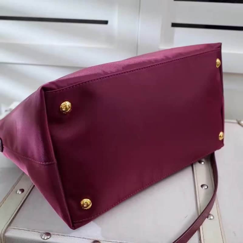 กระเป๋า pd nylon tessuto saffiano tote bag new 14" สีแดงเลือดหมู หนังอิมพอร์ท