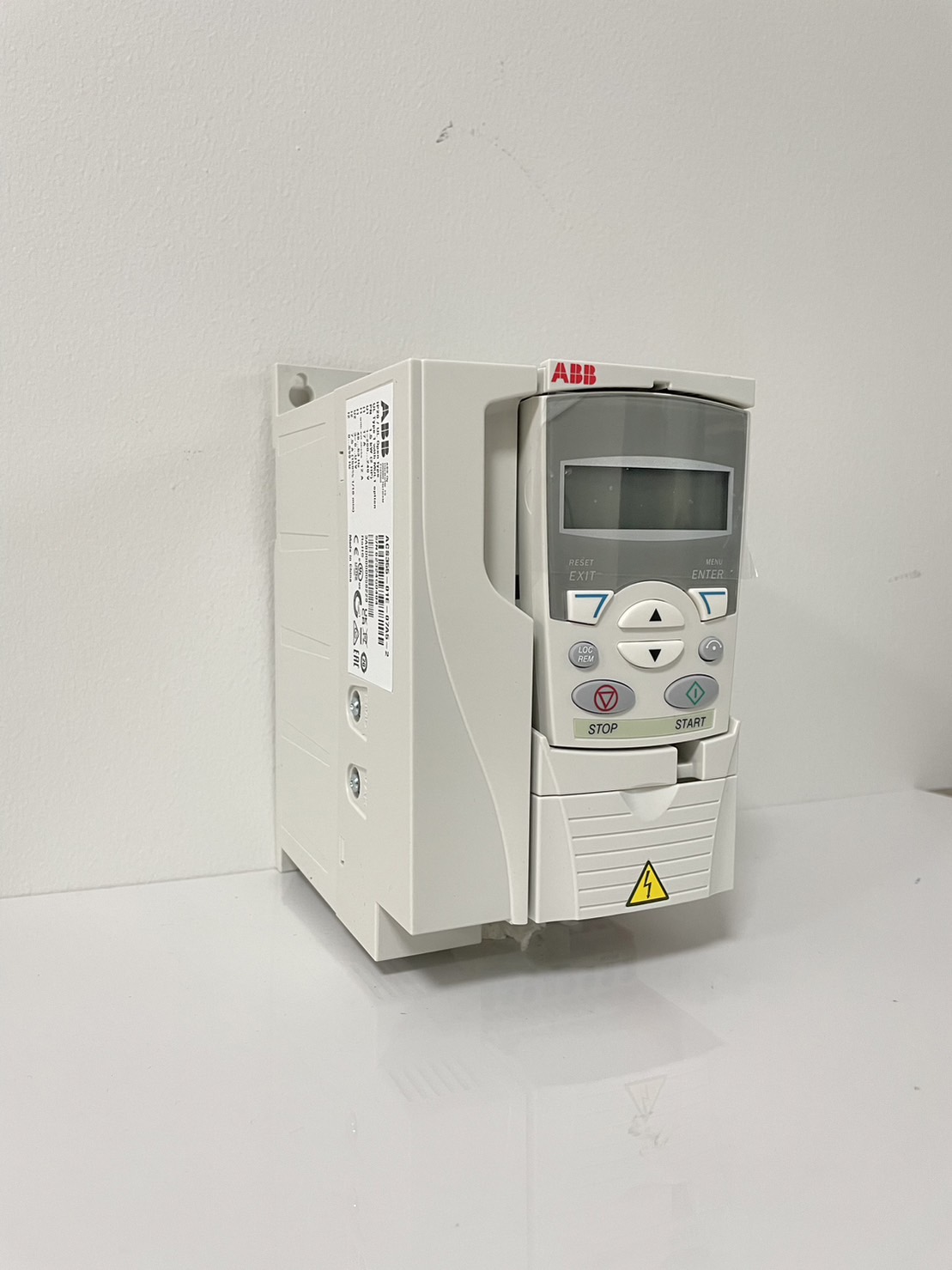 ABB INVERTER ACS355 MODEL:ACS355-03E-31A0-4, 15KW 20 HP INPUT 380V 3-PHASE OUTPUT 380V 3-PHASE