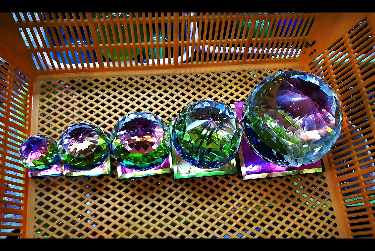 ลูกแก้ว คริสตรัล เหลี่ยม ปรับฮวงจุ้ย สะท้อนแสง (ขนาด 20/15/13/8/6/5/4/3 ซม )