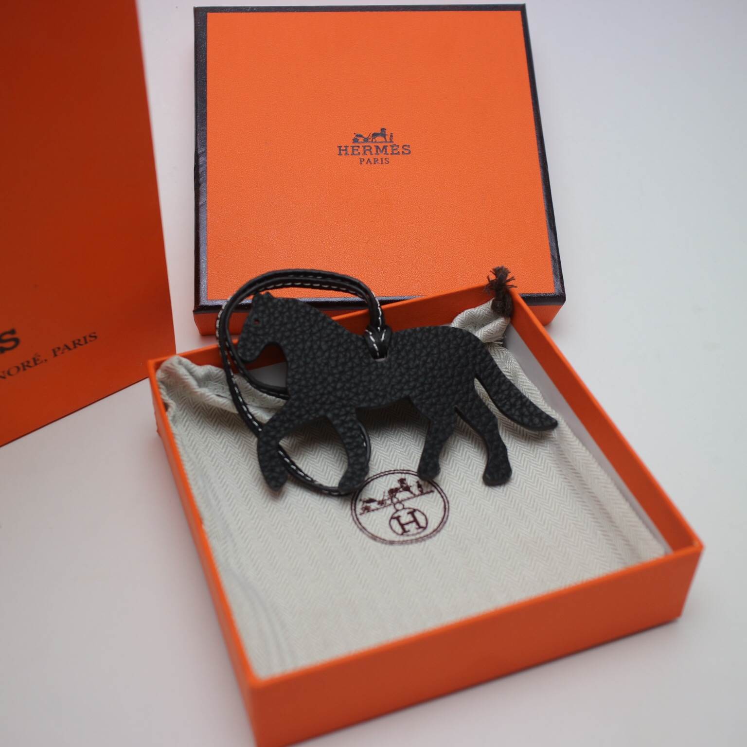 ที่คล้อง ที่ห้อย กระเป๋า hm togo leather รูปม้า มีหลายสี สต๊อกเปลี่ยนตลอดสอบถามได้ค่ะ