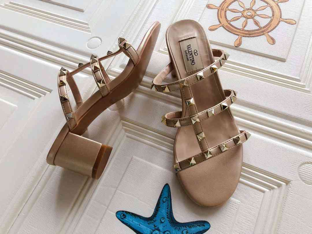 รองเท้าแตะ valen rockstud มีส้น 35-42