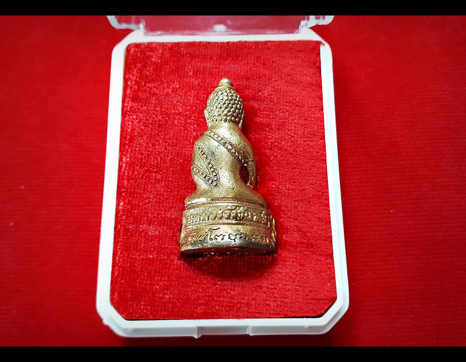 พระกริ่ง จักรพรรดิ์ มนต์พระกาฬ เนื้อสัตตโลหะ ปี2562 (ใต้ฐานบรรจุเส้นเกศา หลวงพ่อกวย วัดโฆสิตาราม ,หลวงพ่อเย็น วัดสระเปรียญ หลวงพ่อปรง วัดธรรมเจดีย์)