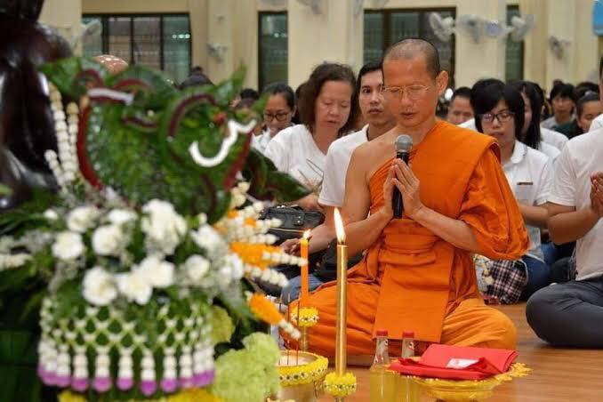 ลูกอมพิชัยมงคล (ปั้นจากเทียนชัยบวงสรวงเเละเทียนทำน้ำมนต์ทุกพิธีสำคัญ) ลูกใหญ่ ติดเเผ่นเงินจาร (เทียนชัย ชัยชนะ รุ่งเรือง สว่าง ปัญญา) #รับประกันแท้