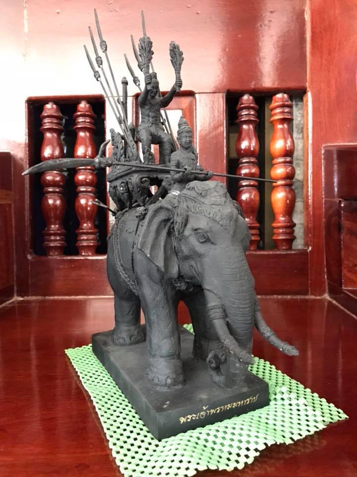 รูปหล่อ พระเจ้าพรหมมหาราช ทรงประทับขี่ช้างศึก ช้างพลายประกายแก้ว ออกศึก เนื้อโลหะรมดำ ปี2555 #รับประกันแท้ (องค์ใหญ่ ขนาด สูง14นิ้ว ฐาน7นิ้ว)