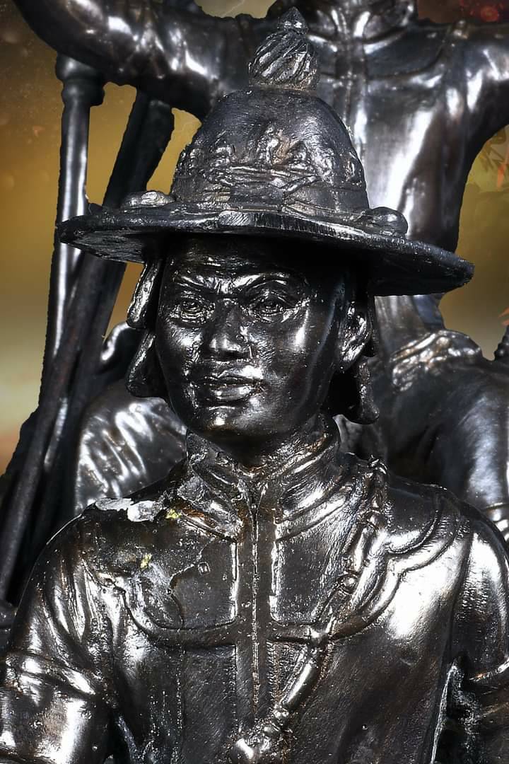รูปหล่อ พระนเรศวร ทรงช้าง ออกศึก เนื้อทองเหลือง ปี2563
