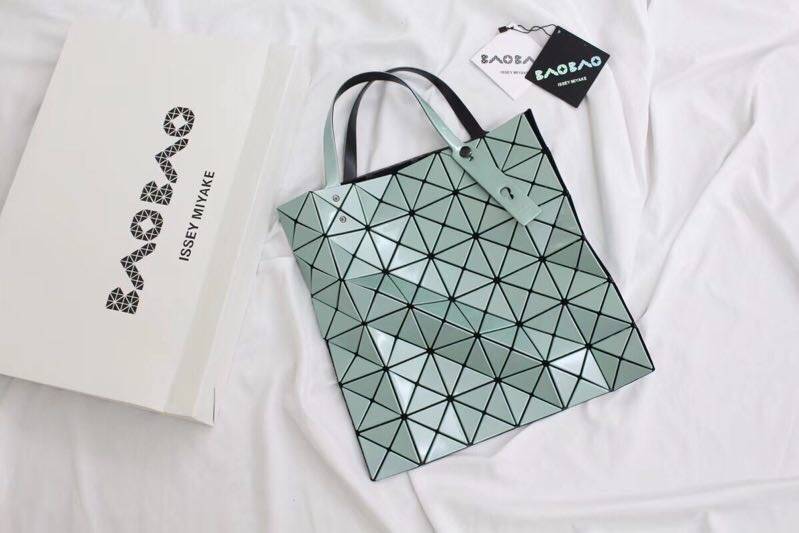 พร้อมส่ง กระเป๋า issey 6*6 มีหลายสีสอบถามได้ค่ะ