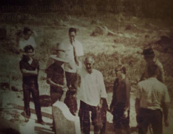 รูปหล่อ เซียนแปะ วัดศาลเจ้า ถือ กระบี่และแส้ ล้างอาถรรพ์ (ขนาด 8.9นิ้ว) (สร้างตามจำนวนที่สั่งจอง) เนื้อโลหะชนวน ฐานบรรจุผงมวลสารฟ้าประทานพร ปี2561 #รับประกันแท้ - หลวงพี่เก่ง วัดท่าเสา ปลุกเสก