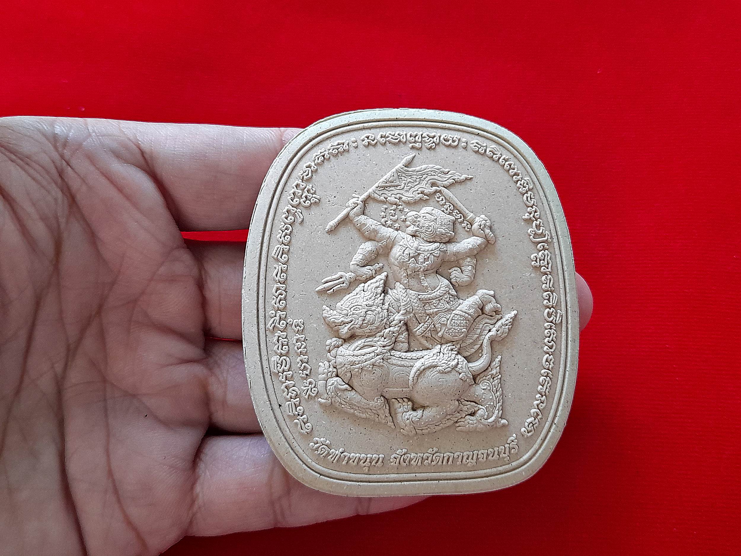 พระยอดขุนพล หลัง หนุมาน สี่กร ขี่สิงห์ #พิมพ์ใหญ่จัมโบ้ สีขาว เนื้อผงแก่ผงพุทธคุณ ปี2565 #รับประกันแท้ - หลวงพ่อเล็ก วัดท่าขนุน