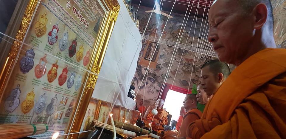 เหรียญหลวงพ่อกวย วัดโฆสิตาราม(วัดบ้านแค) เนื้อกระไหล่ทองคำ ลงยาแดง ปี2562 (แยกจากชุดกรรมการ) #รับประกันแท้ รูปภาพ สี หลวงพ่อกวย วัดโฆสิตาราม(วัดบ้านแค) (ขนาดตั้งบูชา 11x15นิ้ว) ปี2562 #รับประกันแท้ -- #พิธีดีมากดวงจิตหลวงพ่อกวยมาเสกให้เอง