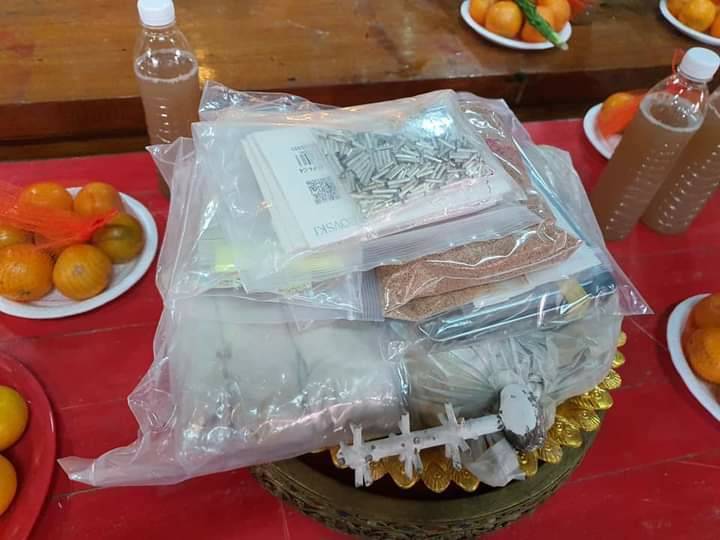 กิมปั่ง ฝั่งเพรช สวารอฟสกี้(Swarovski) ฐานอุดมวลสาร หีบมงคลเสริมดวง เสริมฮวงจุ้ย เนื้อซิลเวอร์พลัส(Silver plus) รุ่น2 ปี2564 #การันตี #รับประกันแท้ - (ปรับหนุนเสริมดวงชะตา รับทรัพย์ เงินเข้ามาแล้วเงินจะตายอยู่ในหีบไม่ไหลออก)