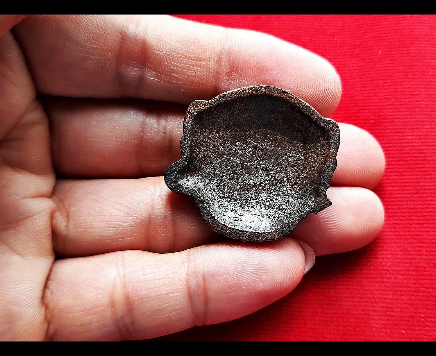 เหรียญ เสือคาบดาบ (พุทธคุณอานุภาพ แก้ฮวงจุ้ย กันชง แก้ชง ได้ทุกปีไม่ว่าจะปีใดก็ตาม) เนื้อนวะโลหะ(มีส่วนผสมของทองคำ) (น้ำหนักประมาณ2บาท) ปี2564 #รับประกันแท้