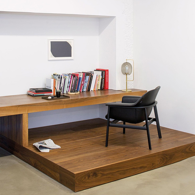 โคมไฟตั้งโต๊ะโป๊ะแก้วรมควันทรงรีโครงเหล็กสไตล์โมเดิร์น [T-8002]