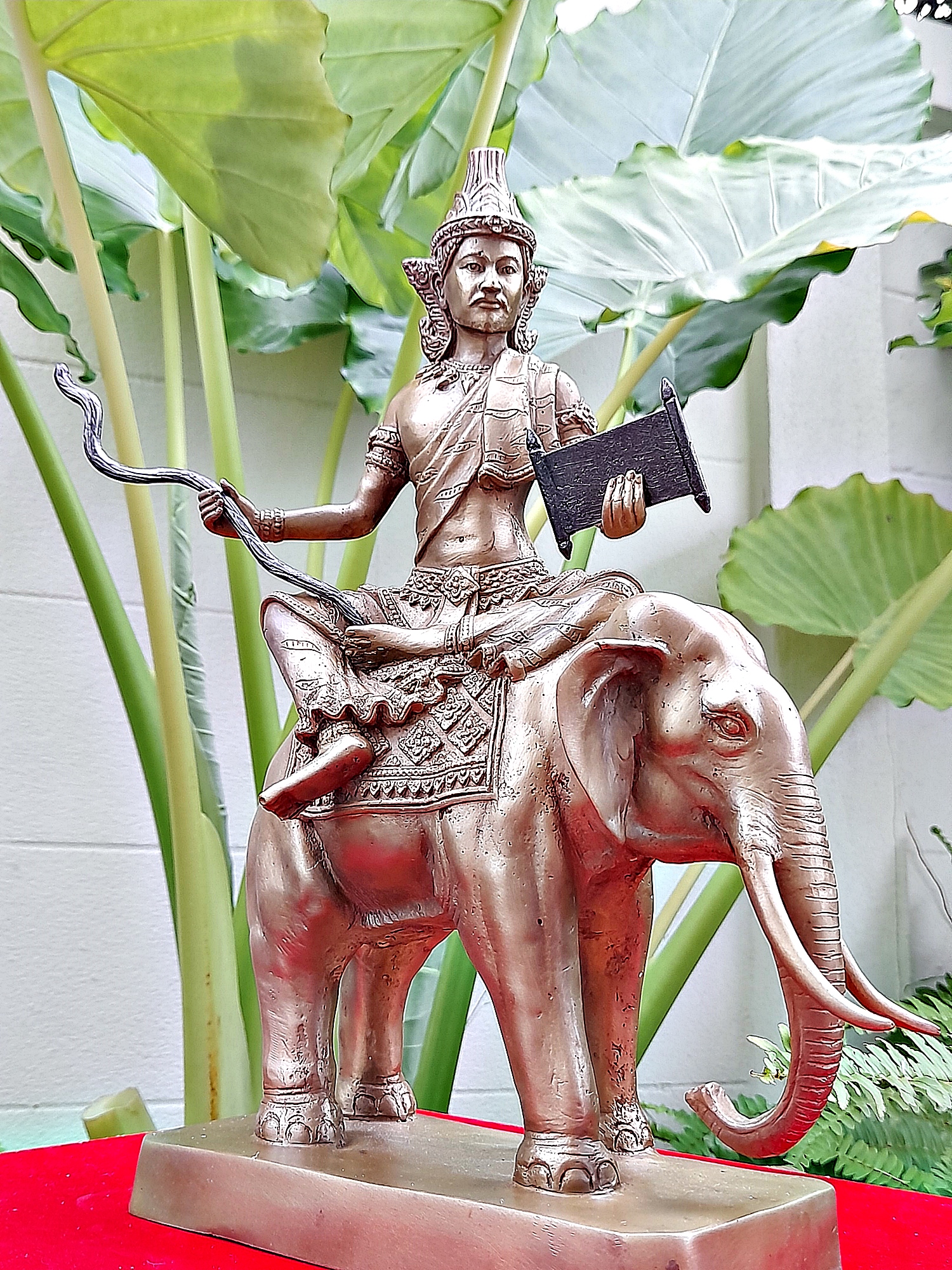 รูปหล่อ ปู่พระฤาษี ทรงช้าง ถือไม้เท้า กระดานชนวน (พระพฤหัสบดี แห่ง สติปัญญา บรมครูของทุกสรรพศาสตร์วิชา(เป็นหัวหน้าของปู่ฤาษี180ตน)) (ขนาดตั้งบูชา สูง14นิ้ว ยาว9นิ้วครึ่ง ลึก4นิ้วครึ่ง) เนื้อทองเหลือง #ปลุกเสกแล้ว #รับประกันแท้