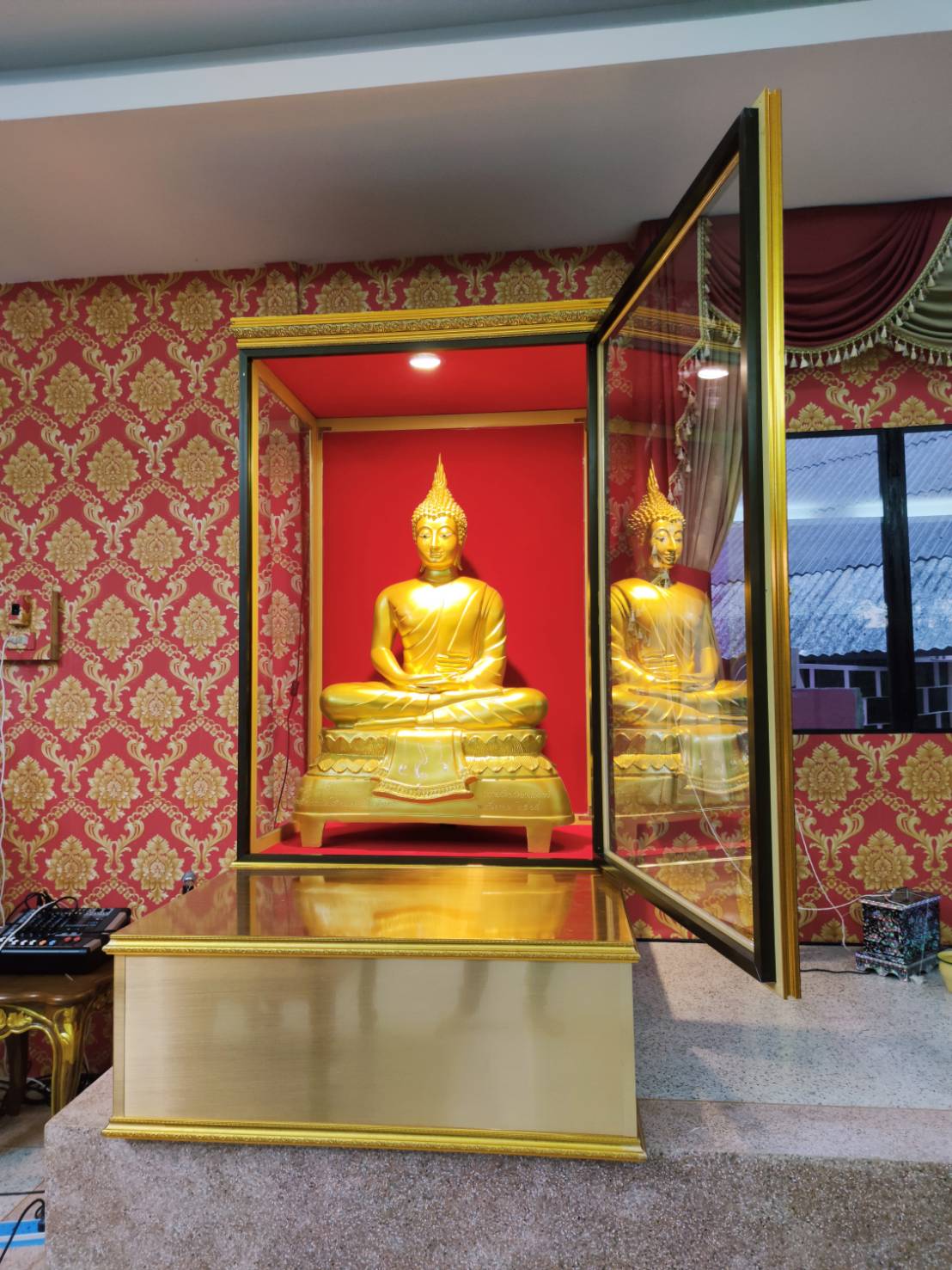 ตู้กระจก ครอบพระ ตู้โชว์ (ขนาด 35x35x45 นิ้ว) (ติดไฟ ส่องสว่าง + บานเปิดปิด ด้านหน้า) #ใช้ระยะเวลาในการทำ14-20วัน