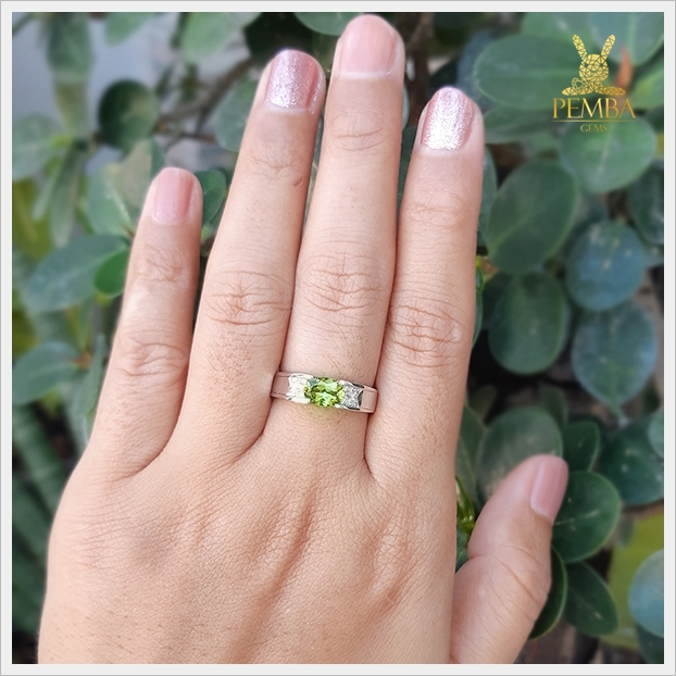 แหวนเพริดอตแท้ ดีไซน์เรียบๆ ดูมีสไตล์ เงินแท้925 แหวนพลอยแท้