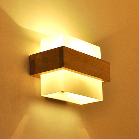 โคมไฟติดผนังไม้โมเดิร์น โป๊ะสี่เหลี่ยม 21.5x16cm [JP4]