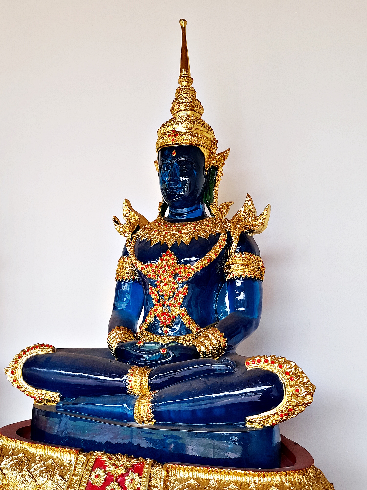 พระแก้วมรกต ปางพระจักรพรรดิ์ สีประจำวันเกิด7สี (ขนาดใหญ่) - (สีแดง สีเหลือง สีชมพู สีเขียว สีส้ม สีฟ้า สีม่วง)