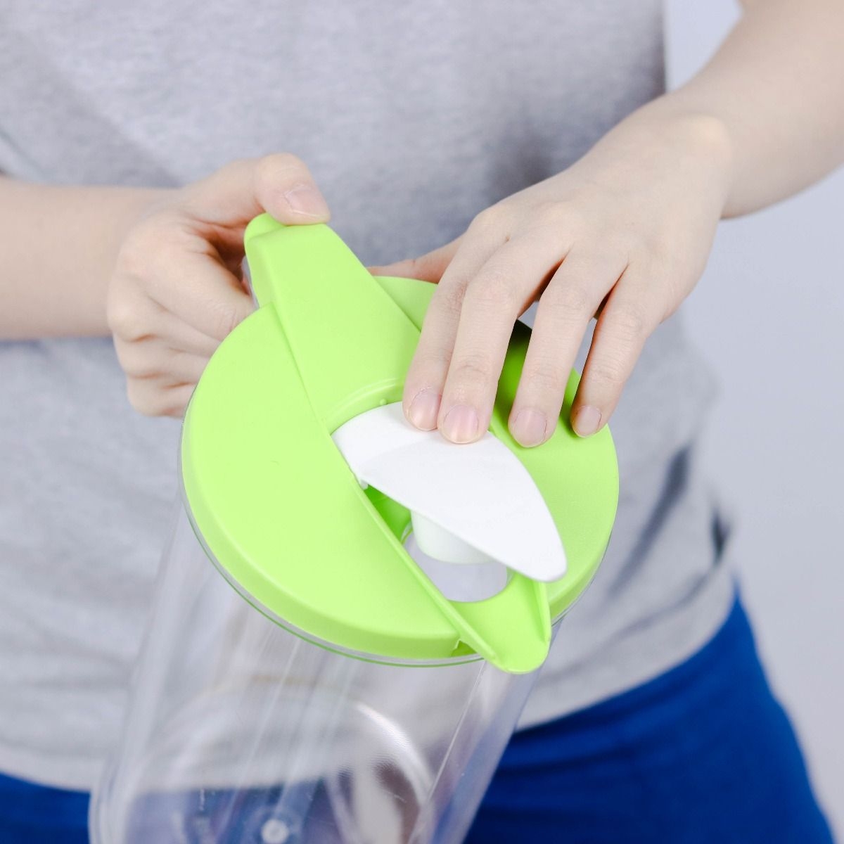 P03345 เหยือกน้ำ อคิลิค 2.5 ลิตร (18*13*26 cm) สะอาด ทนทาน No.5528 ราคาส่งต่อ: 12 ใบ:เฉลี่ย 110 บ/ใบ