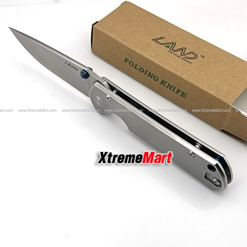 มีดพับ LAND รุ่น 912 (ล็อตใหม่ หมุดสีน้ำเงิน) ใบมีดสแตนเลส ระบบ Frame Lock Stainless Steel Folding Knife(ด้ามเงิน ใบเงิน)