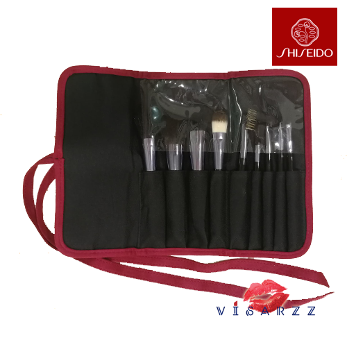 Shiseido ชุดแปรงแต่งหน้า 9 ชิ้น มาพร้อมกระเป๋าใส่แปรงหนังกลับสุดหรู ให้คุณพกสะดวก แต่งหน้าได้สมบูรณ์อย่างมืออาชีพ ขนแปรงนุ่ม ด้ามแปรงจับถนัดกระชับมือ