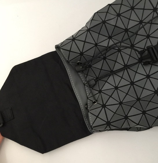 กระเป๋าเป้ issey รุ่นใหม่ สีเทาแมทด้าน