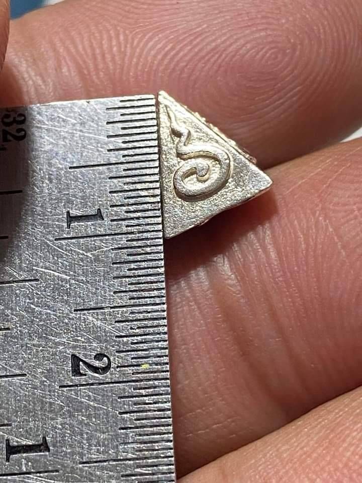 พีระมิด เนื้อปรอท (มีส่วนผสมของชนวนปรอทเก่าสมัยของหลวงปู่ละมัย) ปี2564 #รับประกันแท้