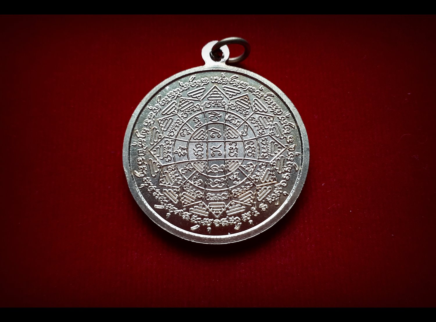 เหรียญกลม หลวงพ่อกวย หลัง ยันต์มงกุฎพระพุทธเจ้า เนื้อฝาบาตรทอง รุ่นแรงครู ปี2560 #รับประกันแท้