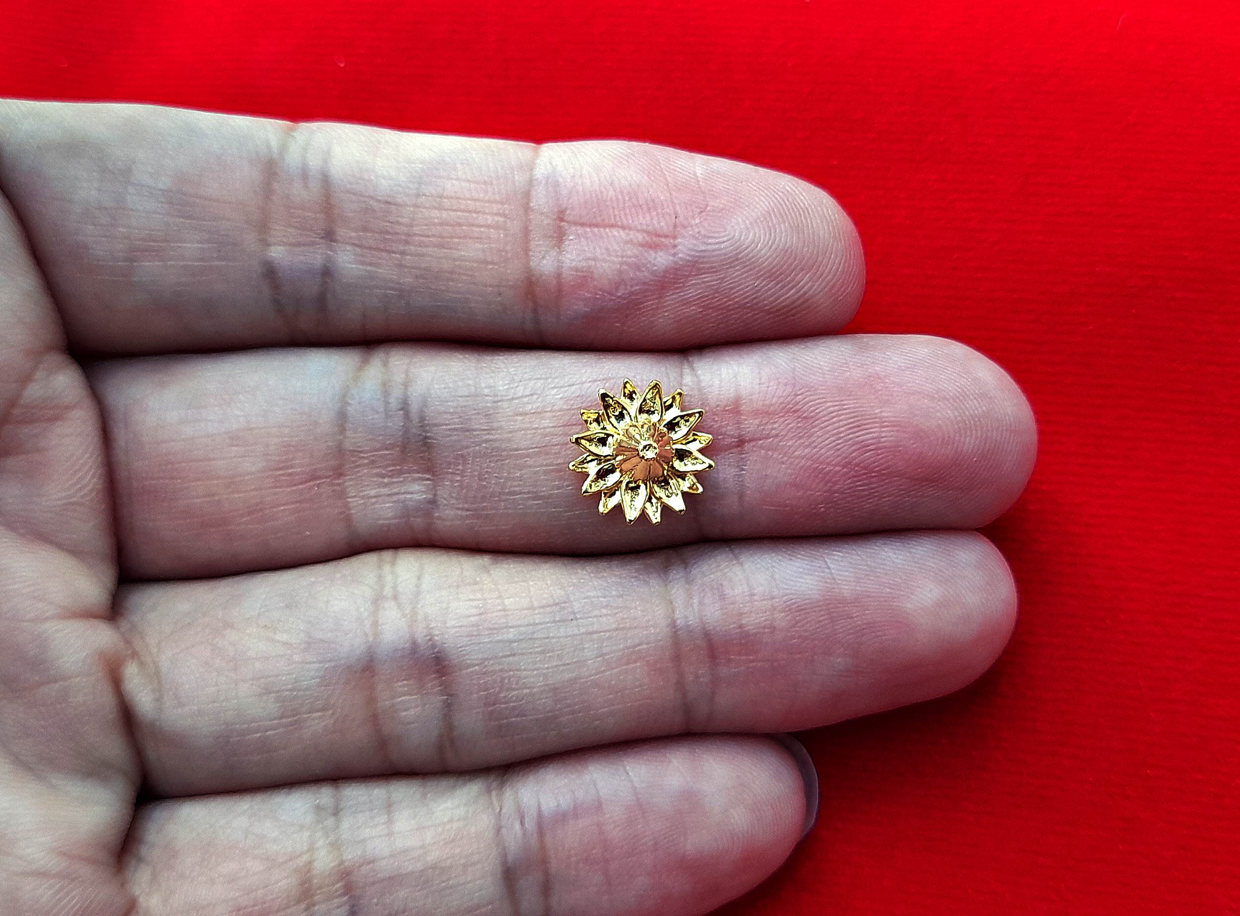 ดอกพิกุล พรอมรินทร์ (ดอกไม้สวรรค์ในสวนของพระอินทร์) เนื้อทองเหลือง(ปรอทอนันตะลุงคำ(ปรอทสำเร็จ)) ปี2565 #รับประกันแท้ - พระอาจารย์ชลเทพ(พระอาจารย์เอราวัณ)