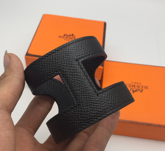 กำไล hm h leather bracelet ไซส์ใหญ่ มีหลายสี